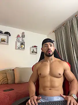 Ezzio_Scolaro Adlı Modelin Web Kamerası Şovu