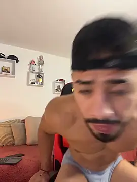 Ezzio_Scolaro's Webcam Show