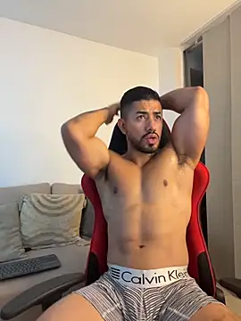 Ezzio_Scolaro Show in webcam