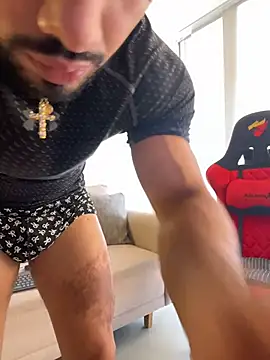 Ezzio_Scolaro Pertunjukan Webcam