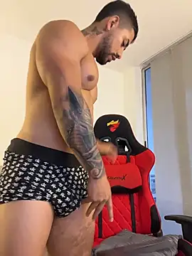 Ezzio_Scolaro Pertunjukan Webcam