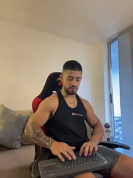 Ezzio_Scolaro Pertunjukan Webcam