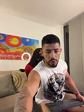 Ezzio_Scolaro   网络视讯表演
