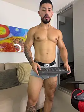 Ezzio_Scolaro Adlı Modelin Web Kamerası Şovu