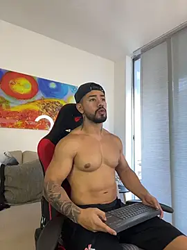 Ezzio_Scolaro 网络视讯表演