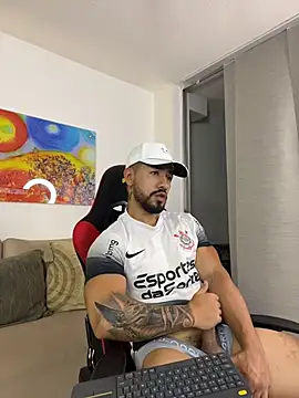 Ezzio_Scolaro 在線直播表演