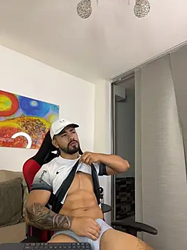 Ezzio_Scolaro 网络视讯表演