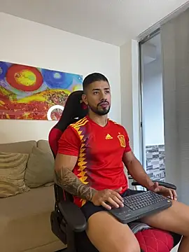 Ezzio_Scolaro live XXX chat