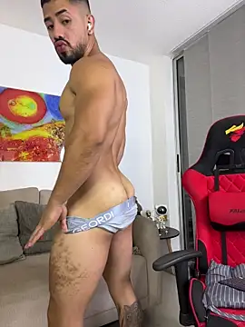 Ezzio_Scolaro Pertunjukan Webcam