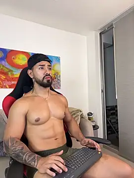 Ezzio_Scolaro's Webcam Show