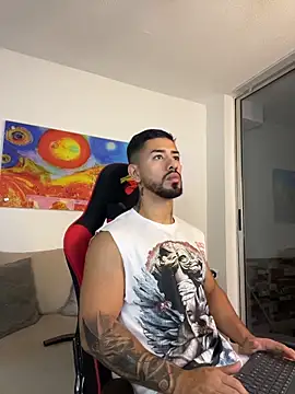 Ezzio_Scolaro's Webcam Show