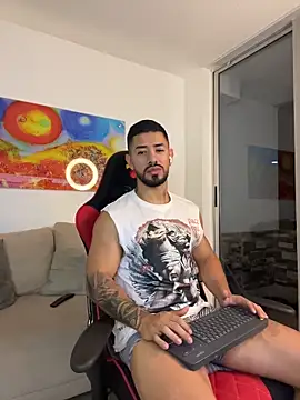 Ezzio_Scolaro's Webcam Show