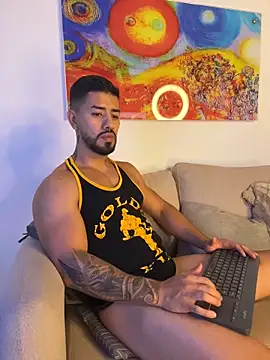 Ezzio_Scolaro's Webcam Show