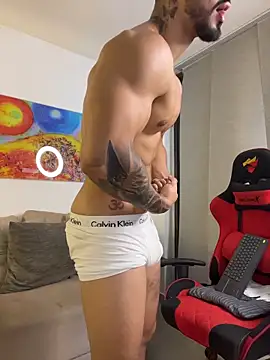 Ezzio_Scolaro Pertunjukan Webcam