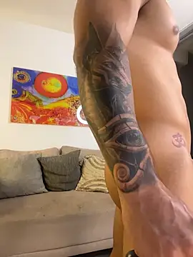 Ezzio_Scolaro Show in webcam
