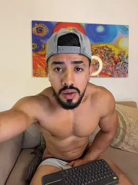Show modela Ezzio_Scolaro na web-kameri