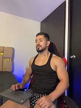 Ezzio_Scolaro's Webcam Show