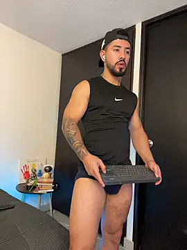 Ezzio_Scolaro Webcamshow
