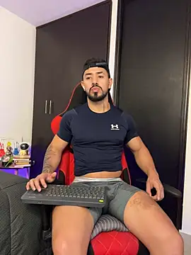 צ'אט XXX בשידור חי של Ezzio_Scolaro
