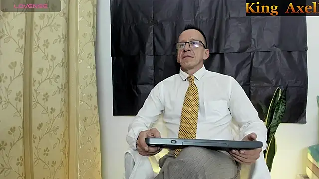 Pokazy przed kamerką – _axelking_