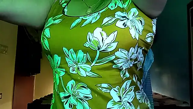 Chatroom XXX en direct de YourDesi_Laila_