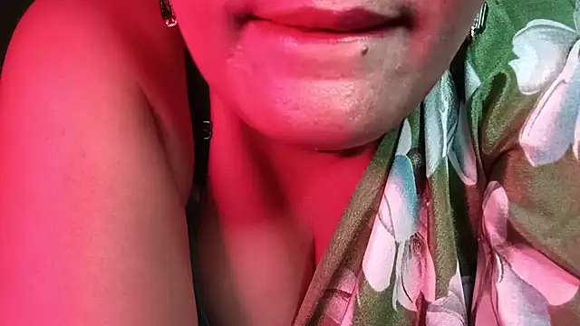Chatroom XXX en direct de YourDesi_Laila_