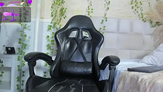 ScarletEvanss_'s Webcam Show