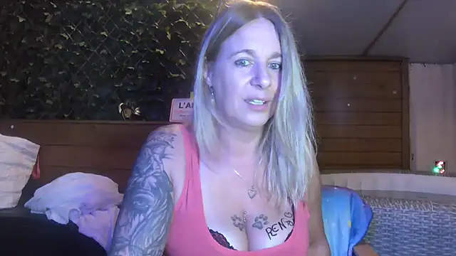 Chat +18 de Delichieuse5 ao vivo