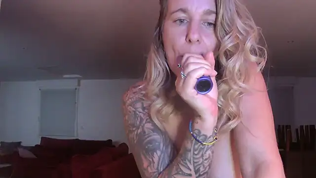 Delichieuse5's Webcam Show