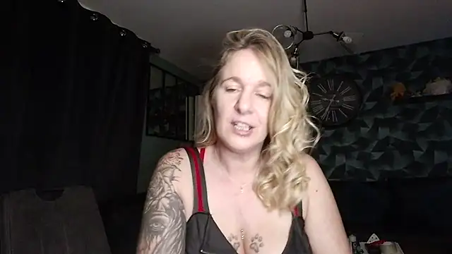 XXX chat uživo modela Delichieuse5