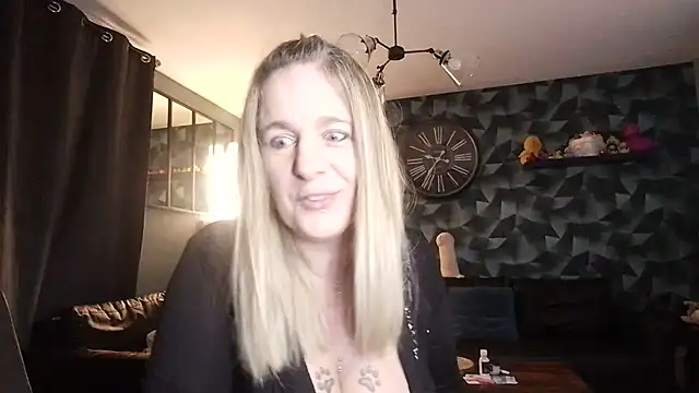 Delichieuse5 – Naživo XXX chat