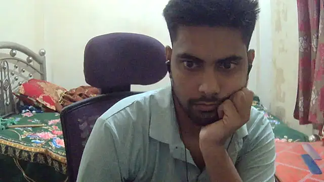 Bikrom1235 Show in webcam