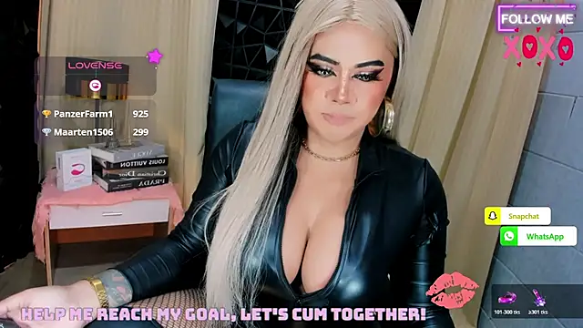 הופעת וובקאם של HugeMagnificent11inCock