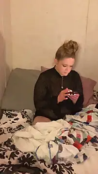 amandatheblondewife's Webcam Show