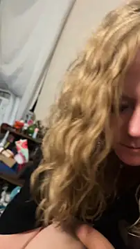 Pokazy przed kamerką – amandatheblondewife