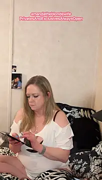 amandatheblondewife Шоу с уебкамера