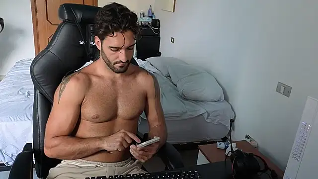 Al3xox02 Show in webcam
