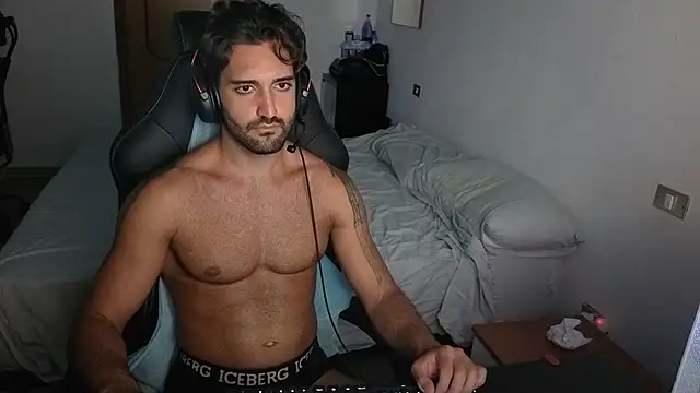 Al3xox02 Show in webcam