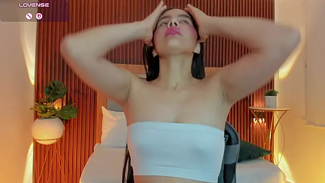 Show modela kaitt_ na web-kameri