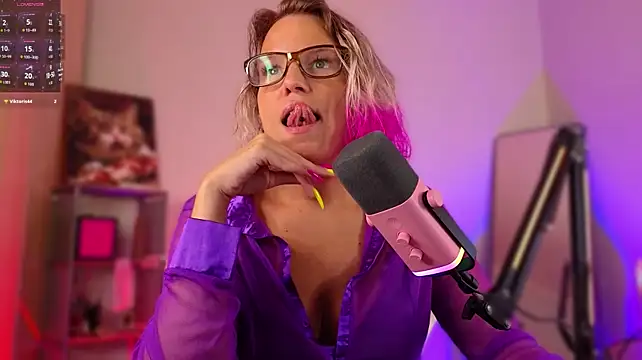 Lady_Shine Show in webcam