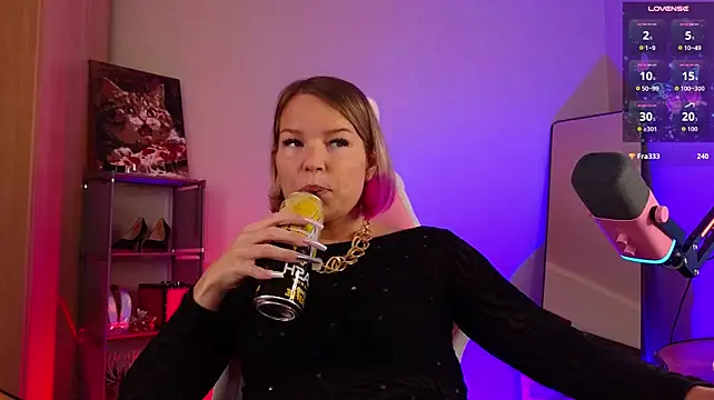 Lady_Shine Webcam show