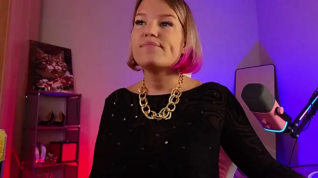 Lady_Shine Show in webcam