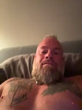 Muscledick40: διαδικτυακό σόου στην κάμερα
