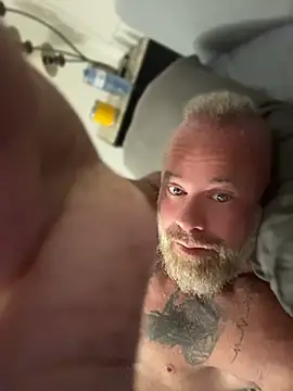 Muscledick40 Show in webcam