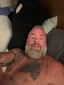 Muscledick40: διαδικτυακό σόου στην κάμερα