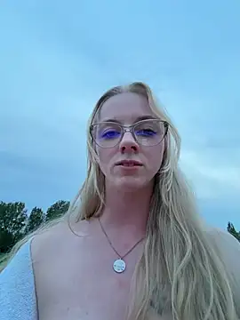 LinaLeana Show in webcam