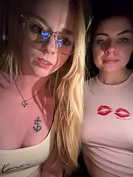 הופעת וובקאם של LinaLeana