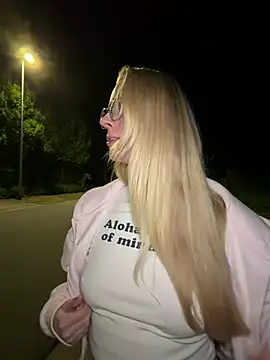 LinaLeanan Webbikameraesitys