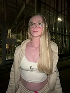 LinaLeanan Webbikameraesitys