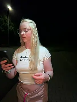LinaLeanan Webbikameraesitys